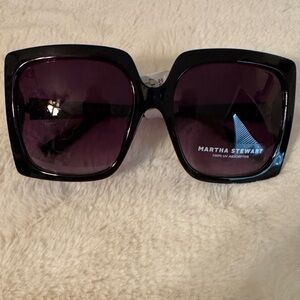 Martha Stewart Elegant Black Sunglasses